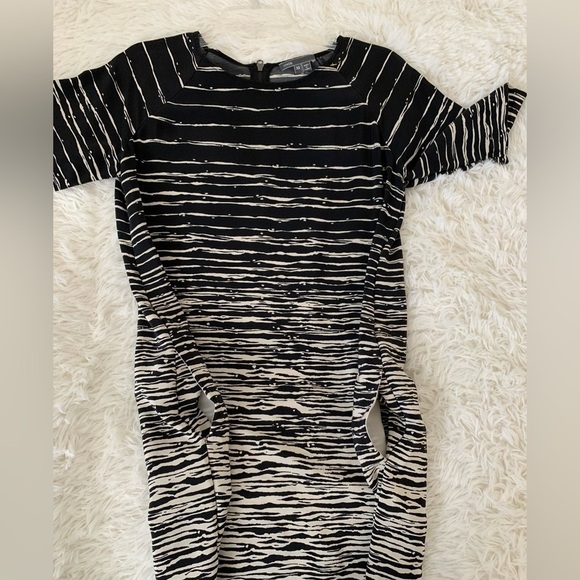 LIKE New, VINCE Black and Cream 100% Silk Shift with Pockets Dress, XS - Picture 7 of 16